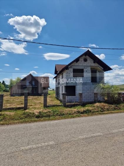 2 Case la pret de una, la doar 10 km de centrul orasului