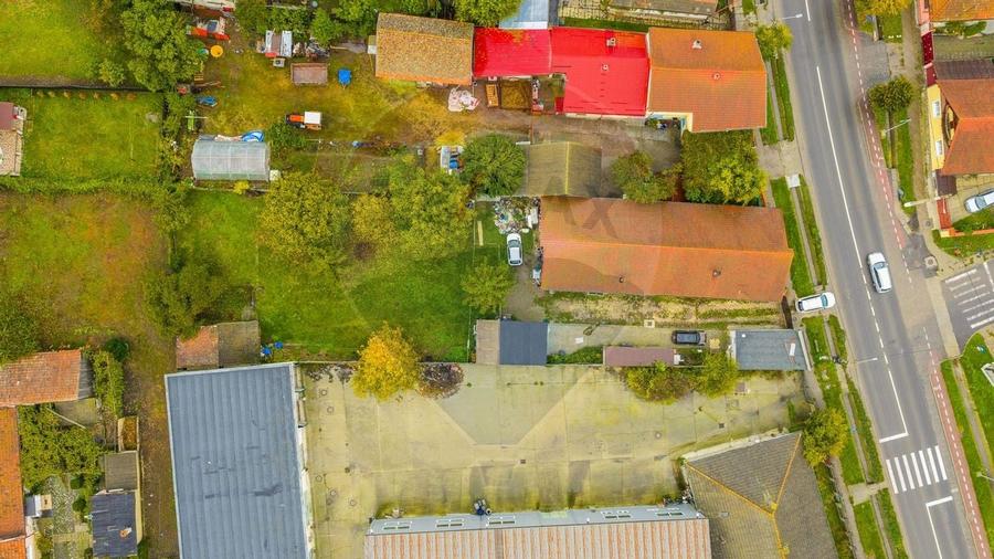 Casa individuala 160 mp, 1.200 mp teren, garaj si spatiu comercial - 2