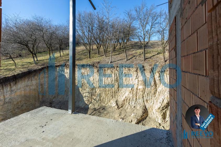 Pensiune/Vilă la roșu P+E+M în Sărata - 31