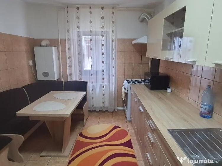 Inchiriez apartament 4 cam. Doroban?i, langa ?coala 7 - 8