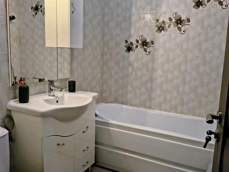Apartament cu 3 camere decomandat în Burdujeni