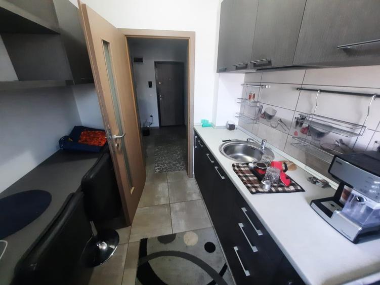 Apartament cu 2 camere decomandat, etajul 2/5, zona Nicolina - 3