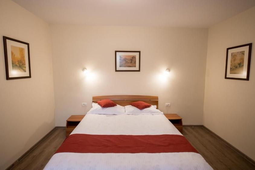 Studio 50 mp, curte interioara, etaj intermediar, situat Central - 3