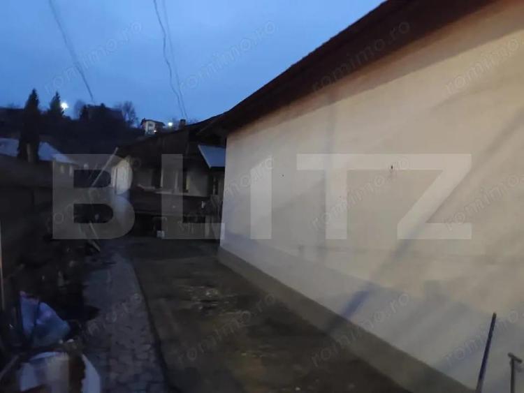 Casa si spatiu comercial, Valea Lupului, la strada - 1