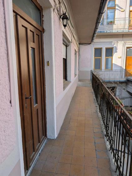 Vand apartament cu 3 camere pe Str Independentei - 2