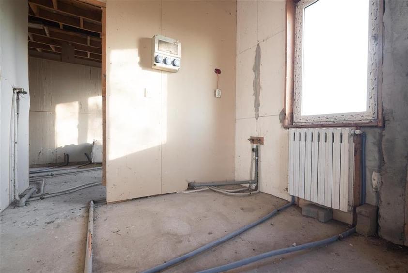 RECO casa Inand la rosu cu teren imens - 8