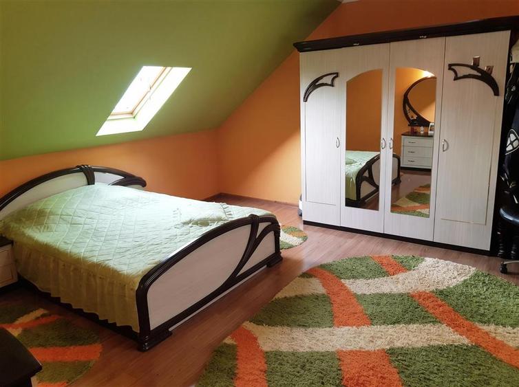 Casă individuală cu 7 camere cu Teren 700 Mp în Sud-Vest