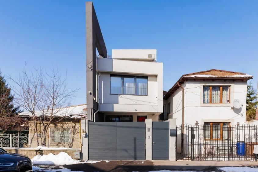 Vila de vanzare in Constanta, zona Delfinariu cu finisaje premium - 1