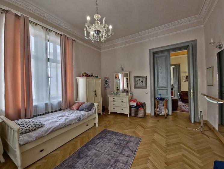 Vila cu arhitectura , 1000mp, 685 mp teren - 11