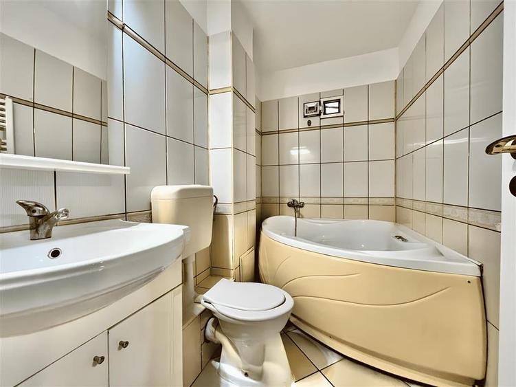 Apartament Decomandat cu 3 Camere si 2 Bai in Racadau - 13