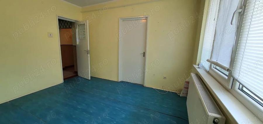 Vanzare apartament decomandat - 3 camere, zona ultracentrala - 8