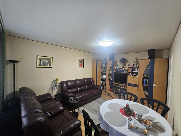 Valea Ialomitei langa statia de metrou  garsoniera mobilata utilata p/4 dec - 2