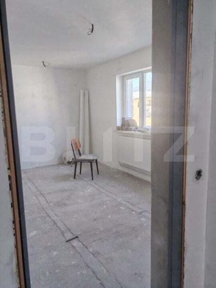 Apartament de vanzare, cu 4 camere, 85 mp, zona centrala - 2