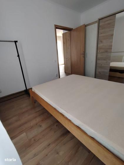 Apartament cu 3 camere semidecomandat în Florești