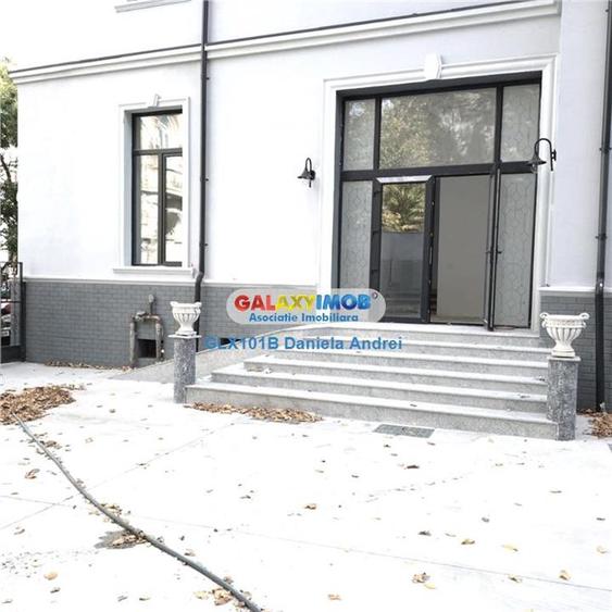 Casă cu 26 camere cu Teren 450 Mp în Calea Victoriei