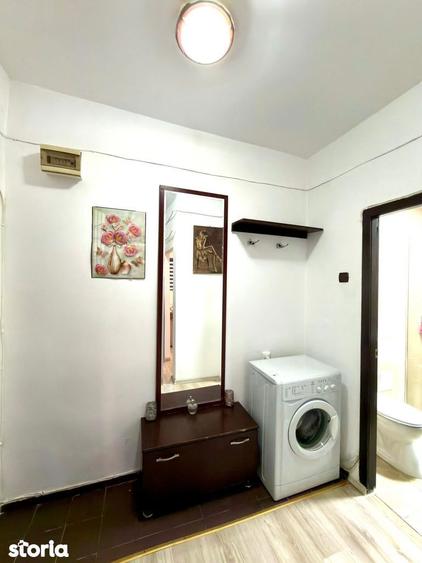 Garsoniera finisata , mobilata , utilata- zona Unitatea Militara - 9