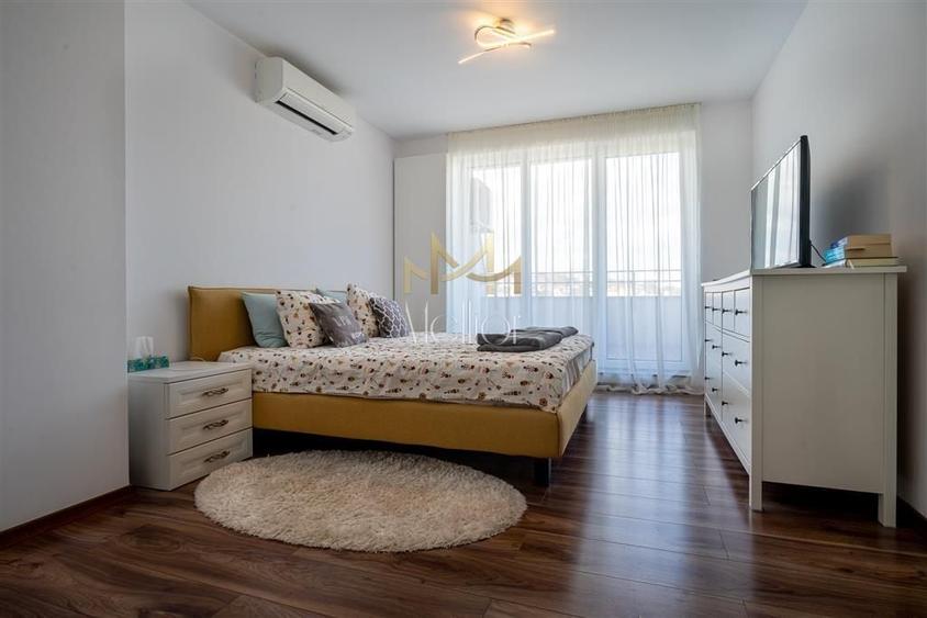 Apartament cu 4 camere semidecomandat în Borhanci