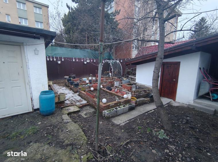 Teren 393mp, str.Savinesti, cu casa demolabila - 1