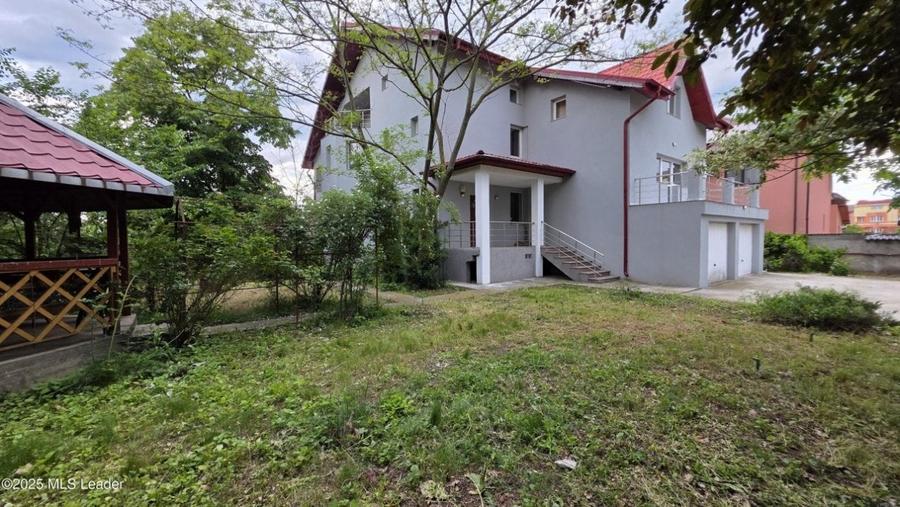 Casă individuală cu 8 camere cu Canalizare în Pipera