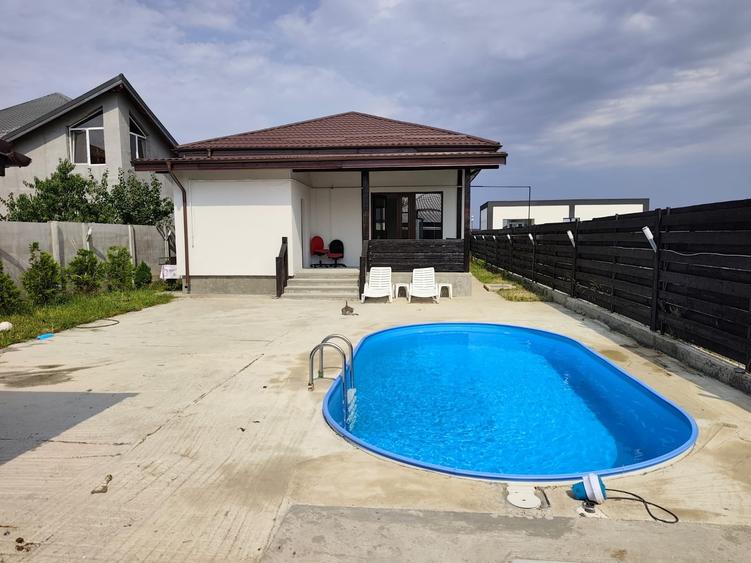 Casă cu 3 camere cu Piscina în Săbăreni