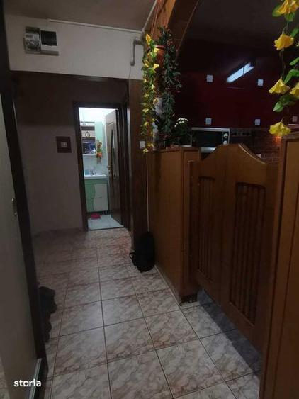 Apartament cu 3 camere semidecomandat, mobilat în Circumvalațiunii