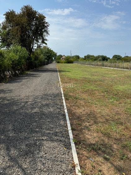 Inchiriez teren pt parcare pe termen lung, 50 lei pe luna Inchiriez teren pt parcare pe termen lung, 50 lei pe luna