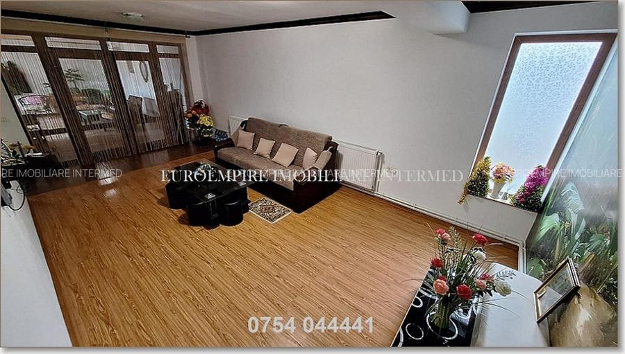 Vila+casa de vanzare zona Km 5 - 29