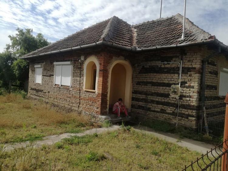 Ag BRASADAS vinde casa LOCUIBILA 3 cam teren 5.000 mp HOREA. - 4
