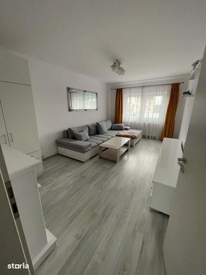 Apartament cu 2 camere decomandat în Micro 17