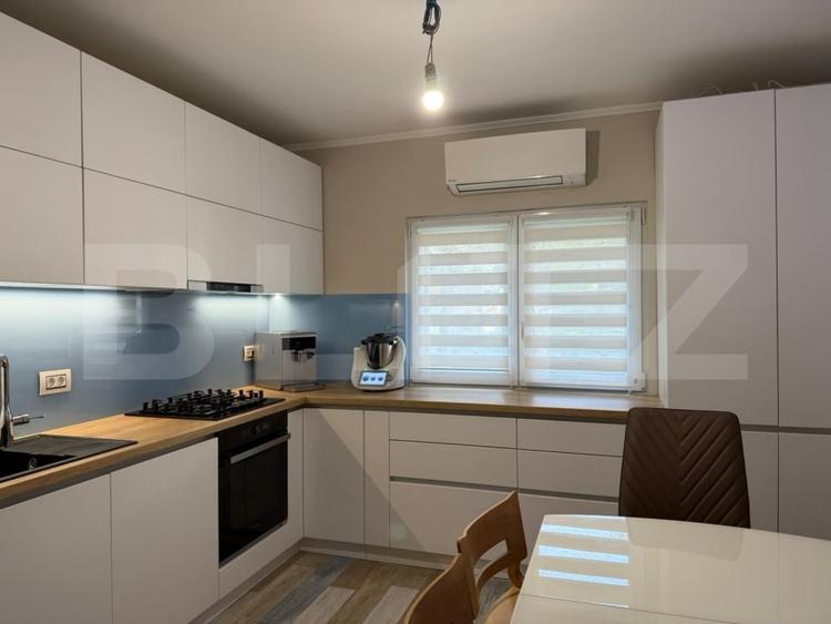 Apartament cu 3 camere decomandat, mobilat în Semicentral