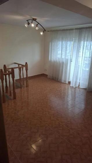Casă cu 5 camere cu Teren 219 Mp în Trivale