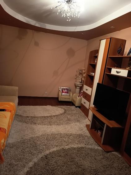 Apartament cu 3 camere decomandat, mobilat în Malu Roșu