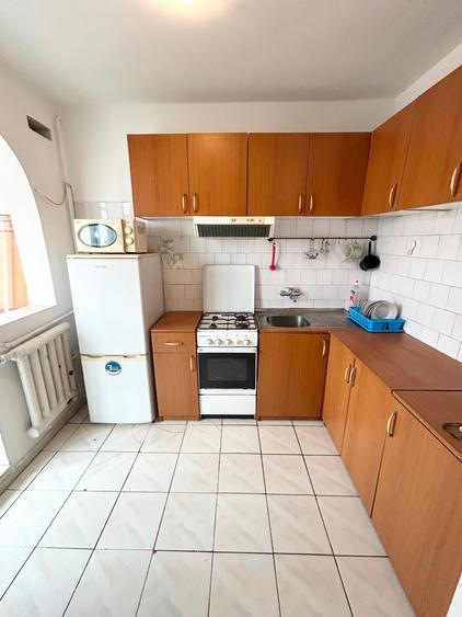 Apartament cu 2 camere semidecomandat, mobilat în Grivița