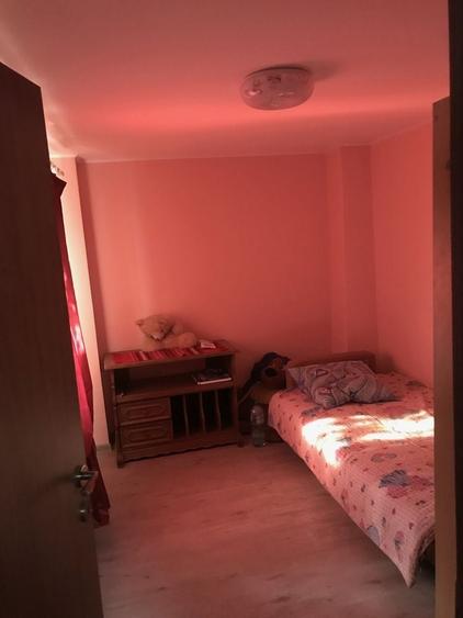 Casă cu 3 camere în Bucur Obor