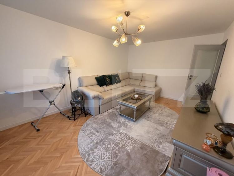 Apartament cu 3 camere decomandat, mobilat în Ampoi 3