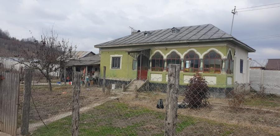 Casă individuală cu 3 camere cu Teren 1550 Mp în Exterior Sud