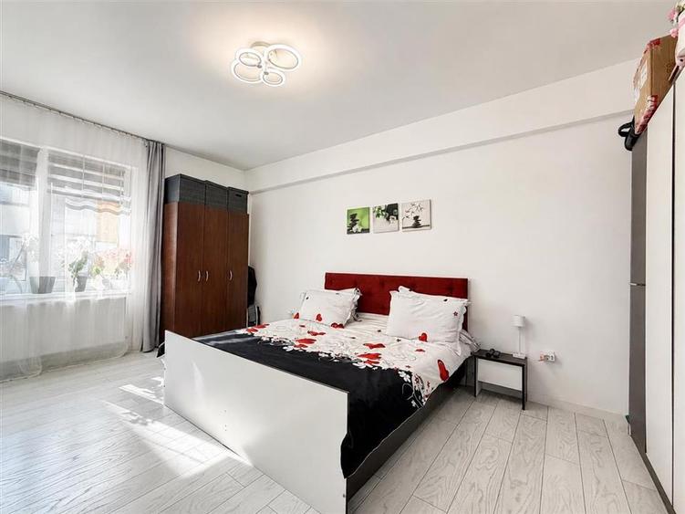 Apartament cu 3 camere decomandat, mobilat în Turnișor
