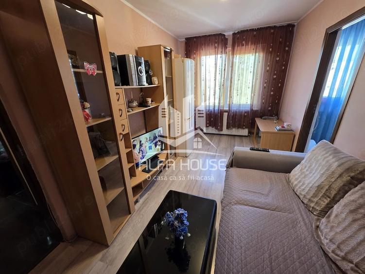 Apartament cu 3 camere nedecomandat în Micro II
