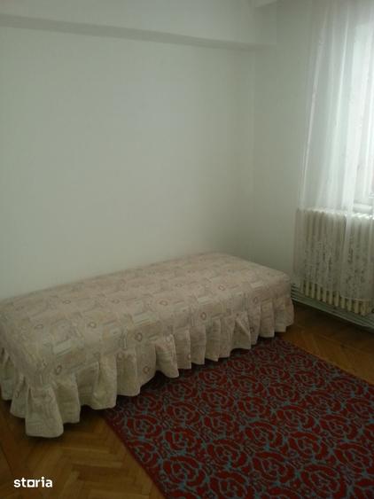 Apartament cu 4 camere decomandat în Central