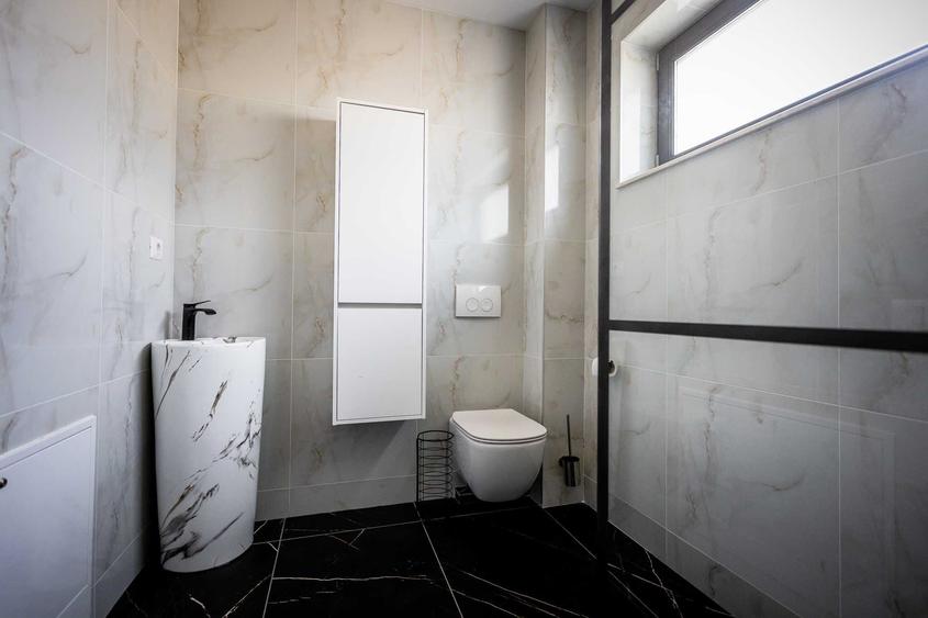 Casă cu 4 camere cu Teren 230 Mp în Central