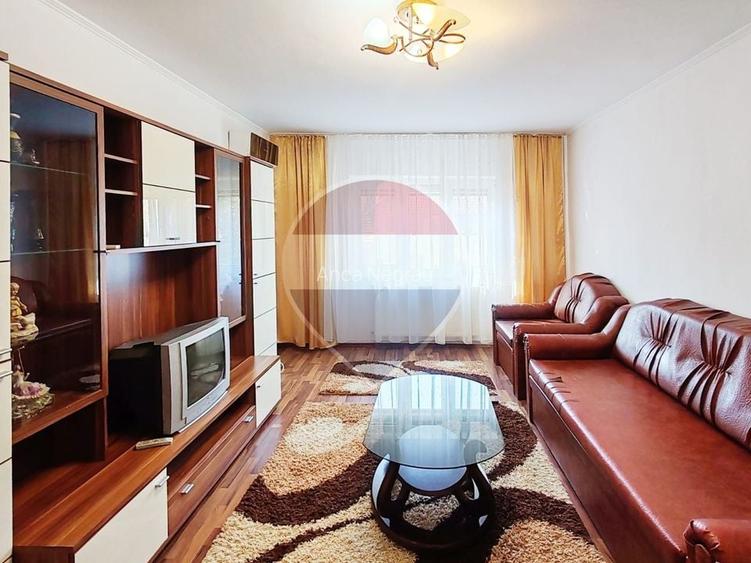 Apartament spațios cu 3 camere de închiriat, zona Rogerius