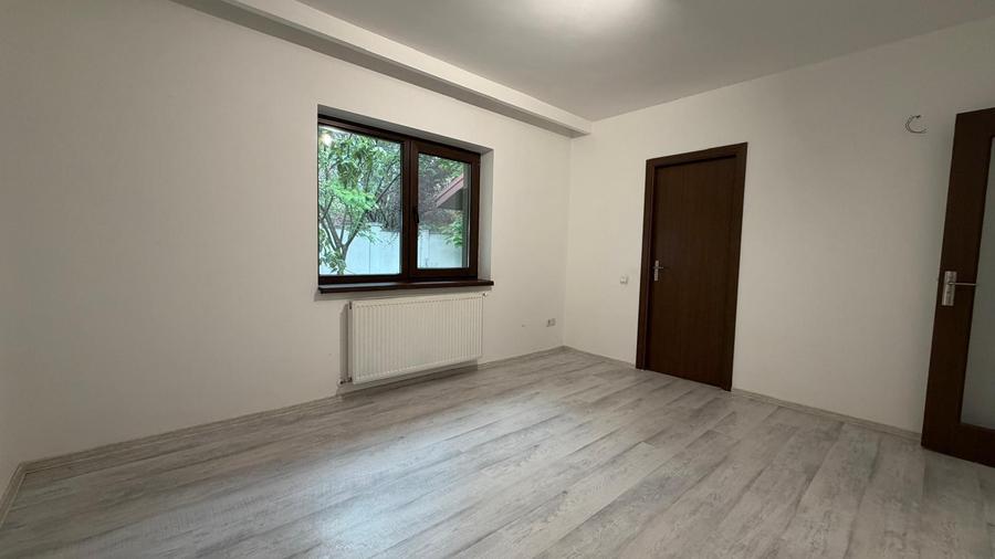 Casă individuală cu 5 camere cu Canalizare în Moara de Vânt