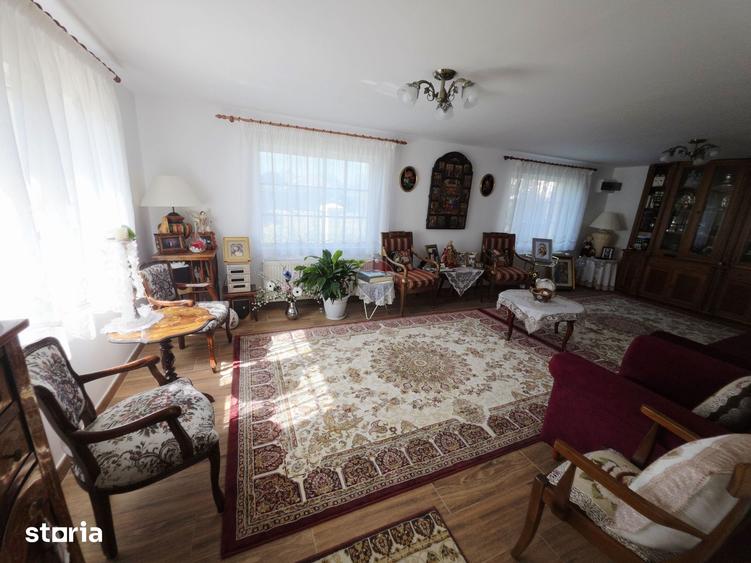 Casa / Vila cu 3 camere de vanzare - 1