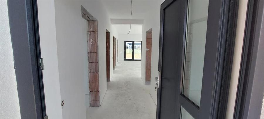 Casă cu 3 camere cu Teren 553 Mp în Sântandrei