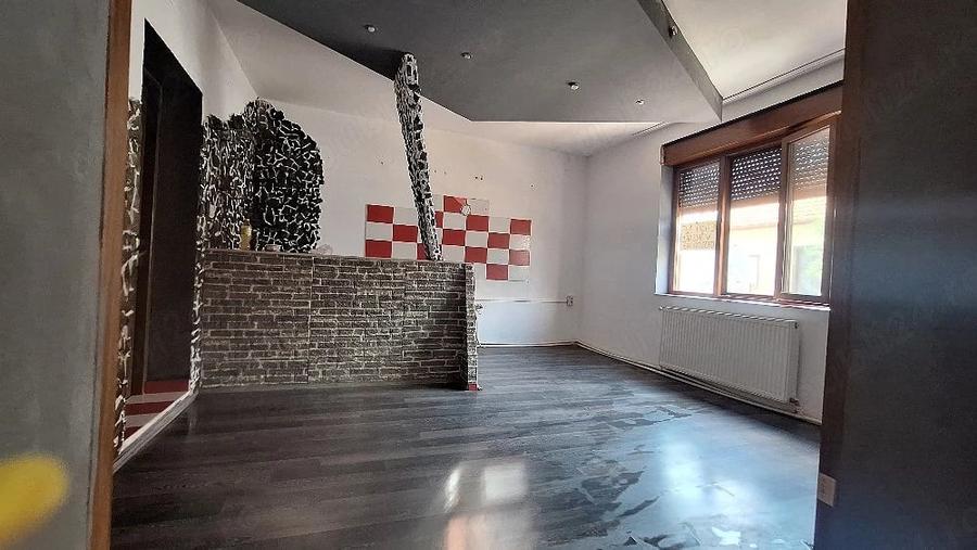 Casă cu 6 camere cu Teren 479 Mp în Ghiroda