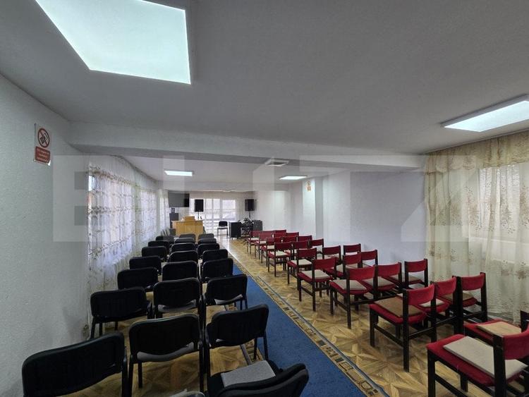Casă individuală cu 9 camere cu Canalizare în Vest