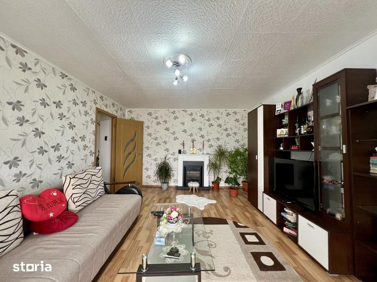 Apartament cu 4 camere decomandat în Giroc
