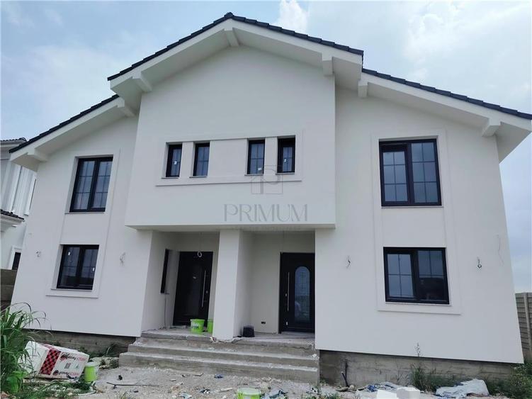 Duplex cu 5 camere cu Canalizare în Moșnița Veche