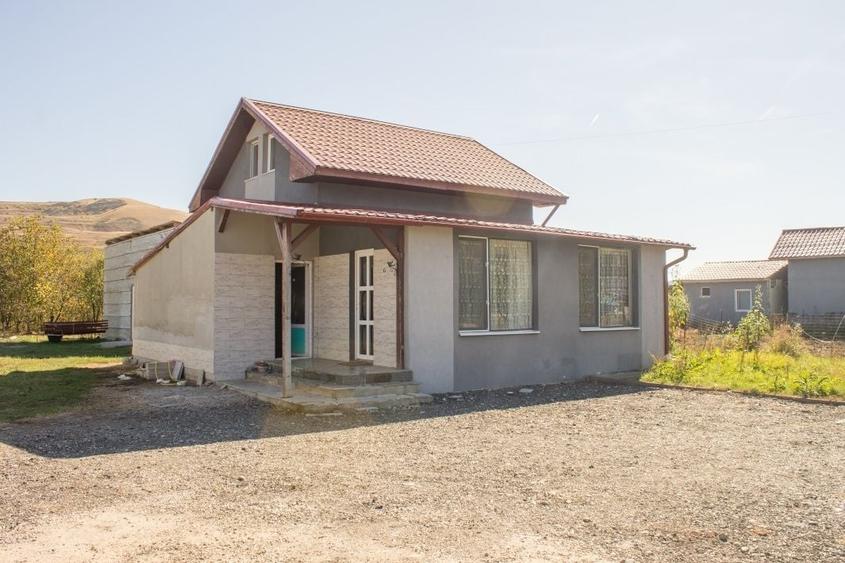 Casă cu 4 camere în Căianu