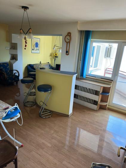 Apartament cu 4 camere decomandat, mobilat în Central